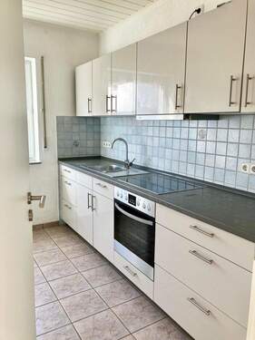 Küche mit Einbauküche - Etagenwohnung mit 79,00 m&sup2; in Hochspeyer zur Miete