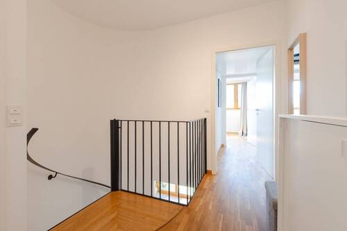 Eingangsbereich mit Wendeltreppe - 