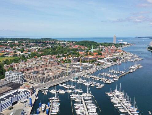 Visualisierung Luftaufnahme - Bistro-Bäckereifläche am Fischereihafen-Travemünde in frontaler Lage zur Promenade