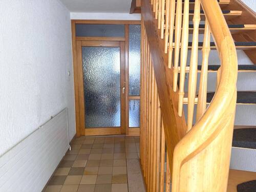 EG: Eingang vermietete Wohnung - 