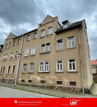 Straßenansicht - Sanierungsbedürftiges Mehrfamilienhaus