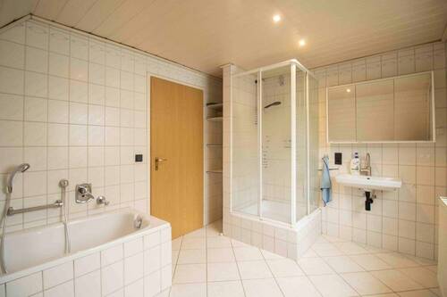 Badezimmer 1. OG - 