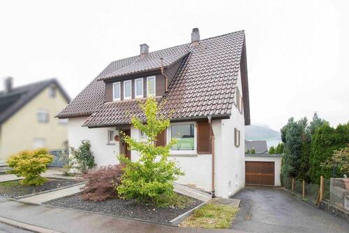 Hausansicht - 5 Zimmer Einfamilienhaus zum Kaufen in Aalen