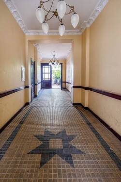 Hauseingang mit Stuckelementen - 