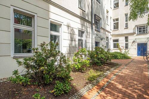 Innenhof mit Fahrradstellplätzen - 