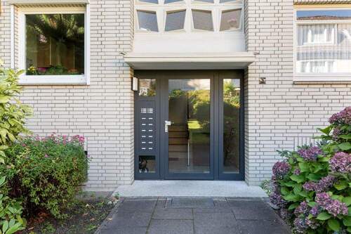 Hauseingang - 4 Zimmer Etagenwohnung in Hamburg