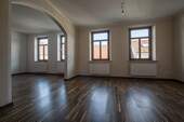 Wohnzimmer mit Essecke - Top Investition - 50% Anteil an schönem Mietshaus in Toplage von Forchheim. Noch günstig, aber die Immobilienpreise steigen wieder!