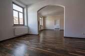 Wohnzimmer. - Mehrfamilienhaus, Wohnhaus zum Kaufen in Forchheim