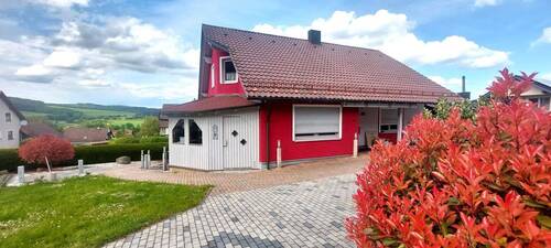 Außen-Garten.jpg - Einfamilienhaus mit Fernblick, 5,5 Zimmer - 168 m² Wohnfläche, 3 Garagen, Carport auf 872 m² Grund in Pertolzhofen - Niedermurach zu verkaufen
