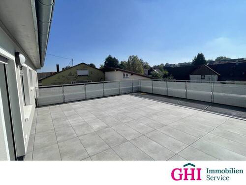 Dachterrasse - Exklusive 3-Zimmer Wohnung im 2. OG mit 43m² Dachterrasse