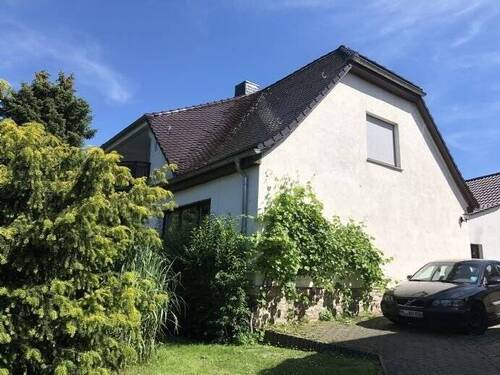 Wohnhaus Seitenansicht - 6 Zimmer Einfamilienhaus in Seegebiet Mansfelder Land