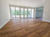 FRANKLIN - Wohn- und Esszimmer - ERSTBEZUG: Großzügige 2-Zimmer-Neubauwohnung mit neuer Einbauküche und sonnigem Balkon