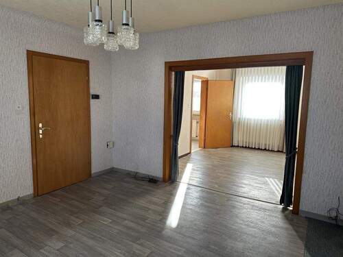 Wohnzimmer mit Blick ins Esszimmer Erdgeschoss - 