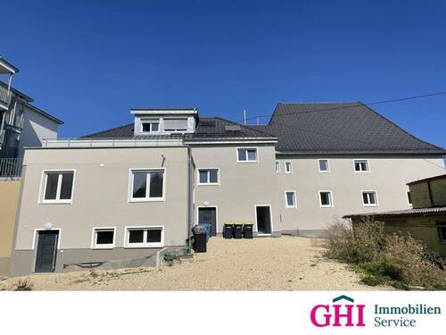 Außenansicht - Erstbezug nach Kernsanierung: 2-Zimmer Wohnung im 1. OG