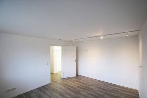 Schlafzimmer II - Saniert und bezugsfertig! 2-Zimmerwohnung mit Terrasse und Stellplatz in zentrale Lage von Hennef