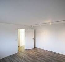 Saniert und bezugsfertig! 2-Zimmerwohnung mit Terrasse und Stellplatz in zentrale Lage von Hennef - Hennef (Sieg)