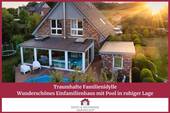 Ärzte & Apotheker Immobilien - Wunderschönes Einfamilienhaus mit Pool in ruhiger Lage von Nenndorf!