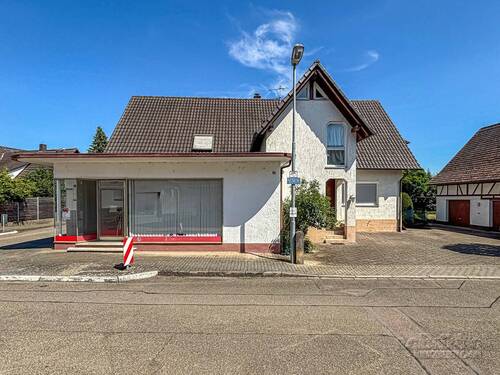 Straßensicht - 1 Zimmer Mehrfamilienhaus, Wohnhaus zum Kaufen in Kehl