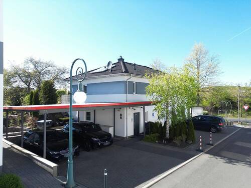 Wohnhaus mit Doppelcarport - 3 Zimmer Mehrfamilienhaus, Wohnhaus zum Kaufen in Gudensberg