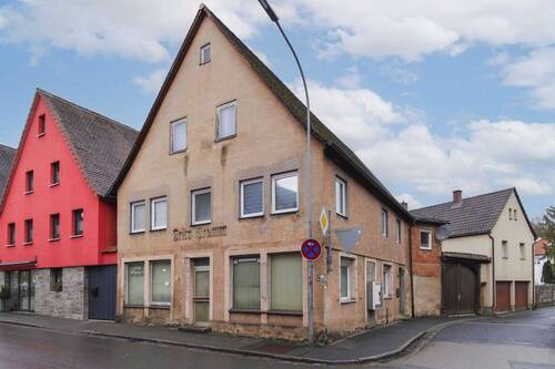 Außenansicht Haus 24 - 9 Zimmer Einfamilienhaus zum Kaufen in Wilhermsdorf