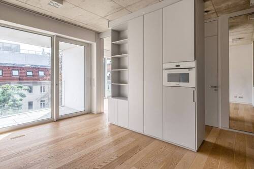 Wohn- und Essbereich mit Einbauküche - AM TACHELES: SUITES Die Essenz des Wohnens