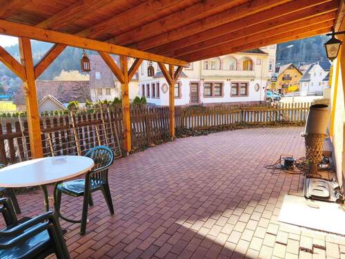 Außenansicht / Terrasse - Einfamilienhaus mit 270,00 m&sup2; in Unterreichenbach zum Kaufen