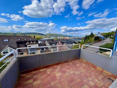 Balkon - Weitblick - Begehrte Lage in Konz Am Sprung - zentrumsnah, ruhig, traumhafter Weitblick - 3ZKB-Eigentumswohnung mit Balkon und Garage - sofort frei