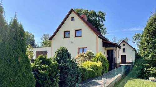 Ansicht mit Eingangsbereich - 6 Zimmer Einfamilienhaus zum Kaufen in Penig