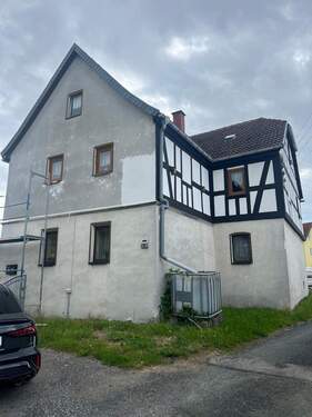 Hausansicht - 4 Zimmer Mehrfamilienhaus, Wohnhaus in Miesitz