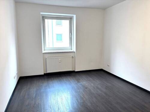 Wohnzimmer - 3 Zimmer Etagenwohnung zur Miete in Nürnberg
