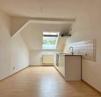 Mit Einbauküche! Familie gesucht: Lage im Zentrum mit PKW-Stellplatz, Bad mit Fenster = Ihr neues Zuhause! - Aue