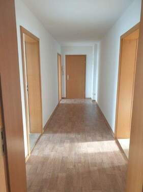 Flur - 3 Zimmer Etagenwohnung zur Miete in Aue