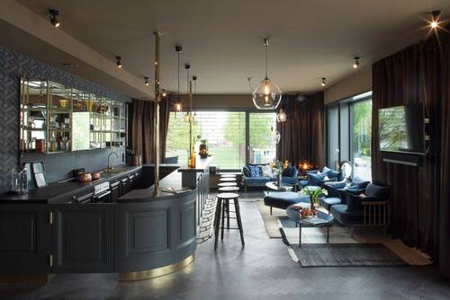 Bar - 7 Zimmer Etagenwohnung in Berlin