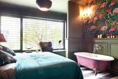 Schlafzimmer mit Badewanne - 