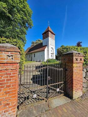 Die Kirche im Ort!.jpg - 