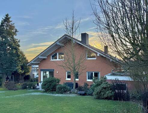 Rückansicht mit Garage - 