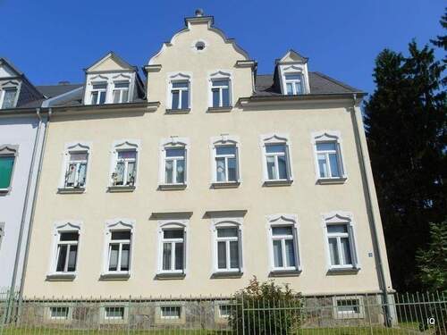 Ansicht Straßenseite - Ruhige 2-Zimmer-Dachwohnung mit Essküche und Badewanne * Gartennutzung möglich