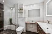 Badezimmer 1 (KI-0ptimiertes Foto) - 