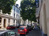 Straßenansicht - 3,5-Zimmer-Altbauwohnung (90m²) im denkmalgeschützten Gründerzeitensemble - ideal für Klinikpersonal
