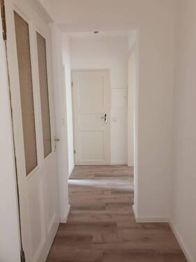 Flur - Etagenwohnung mit 90,00 m&sup2; in Wuppertal OT Barmen zur Miete