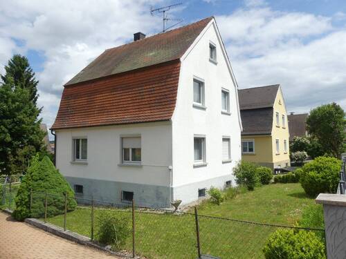 Grün rundum - 6 Zimmer Mehrfamilienhaus, Wohnhaus zum Kaufen in Mengen