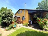 Ansicht des Hauses - Charmantes Ferienhaus in ruhiger Lage mit liebevoll angelegtem Garten und Terrasse