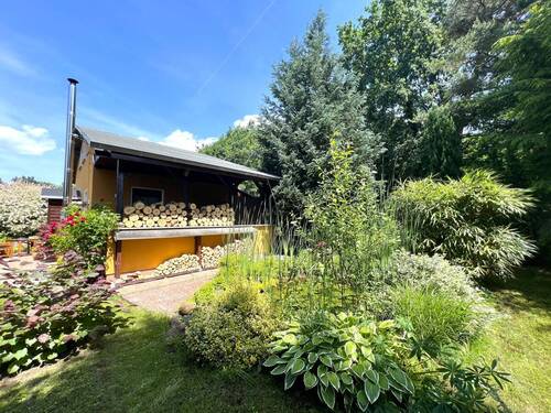 seitliche Ansicht des Hauses - Mehrfamilienhaus, Wohnhaus mit 52,00 m² in Reichenwalde / Dahmsdorf zum Kaufen