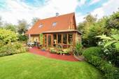 Ökologisch bauen mit Lehm und Dachbegrünung_1 - 5 Zimmer Einfamilienhaus zum Kaufen in Böel