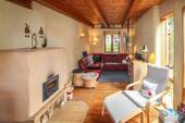 Wohnzimmer mit Kamin - Einfamilienhaus mit 121,00 m² in Böel zum Kaufen