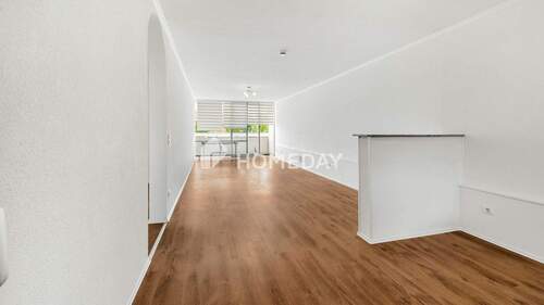 Wohnzimmer 1 - Großzügige 4-Zimmer-Wohnung mit 100 m² Wohnfläche, Loggia und EBK