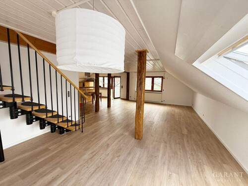 wohnen 2 - Großzügige 3 Zimmer-DG-Wohnung mit zusätzlich ausgebautem Dachboden!