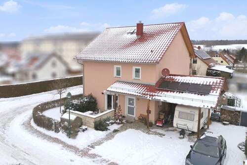 Schönes Haus mit Carport - 