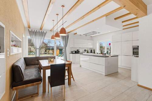 Moderne Küche - 6 Zimmer Einfamilienhaus in Lohmen