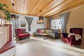 Wohnbereich mit gemütlichem Ofen - Einfamilienhaus mit 216,00 m&sup2; in Lohmen zum Kaufen